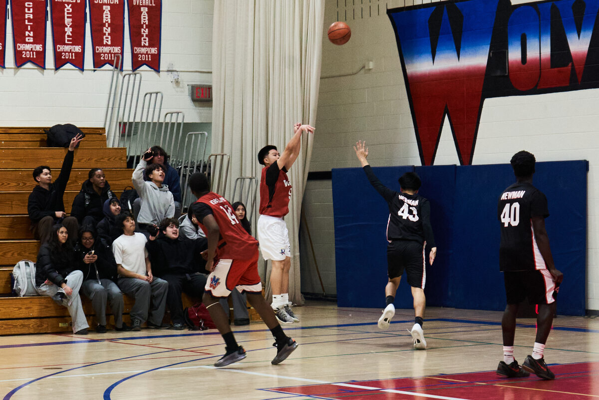 Cover image for Senior Boys Basketball