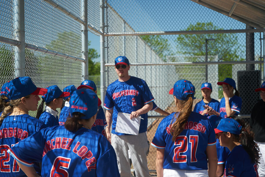 Varsity Girls Softball, photo 3