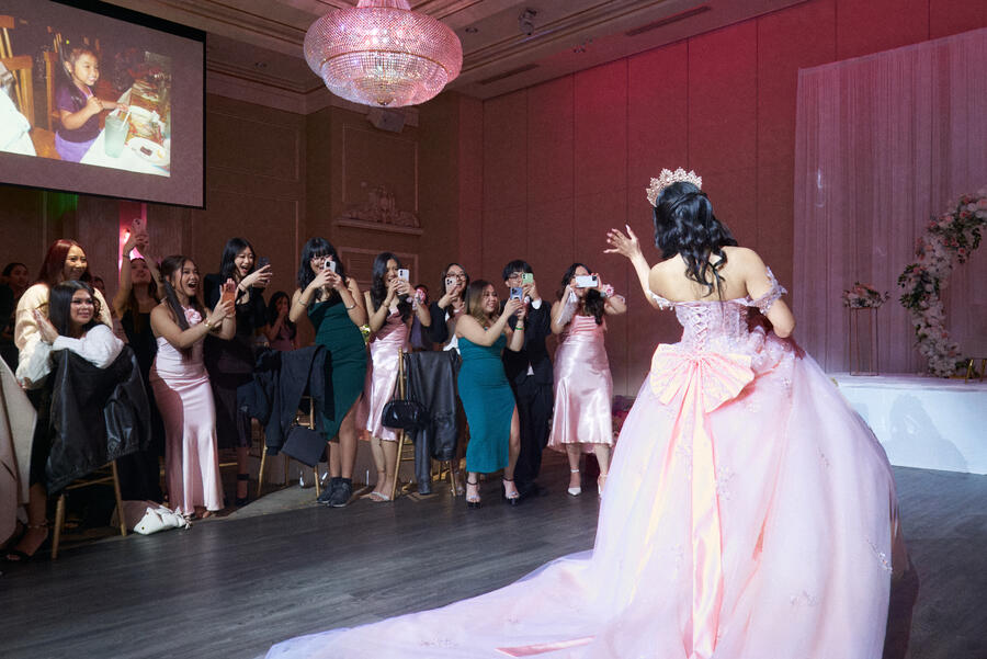 Sarah's Debut, photo 2