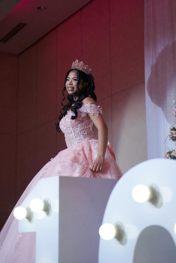 Sarah's Debut, photo 3
